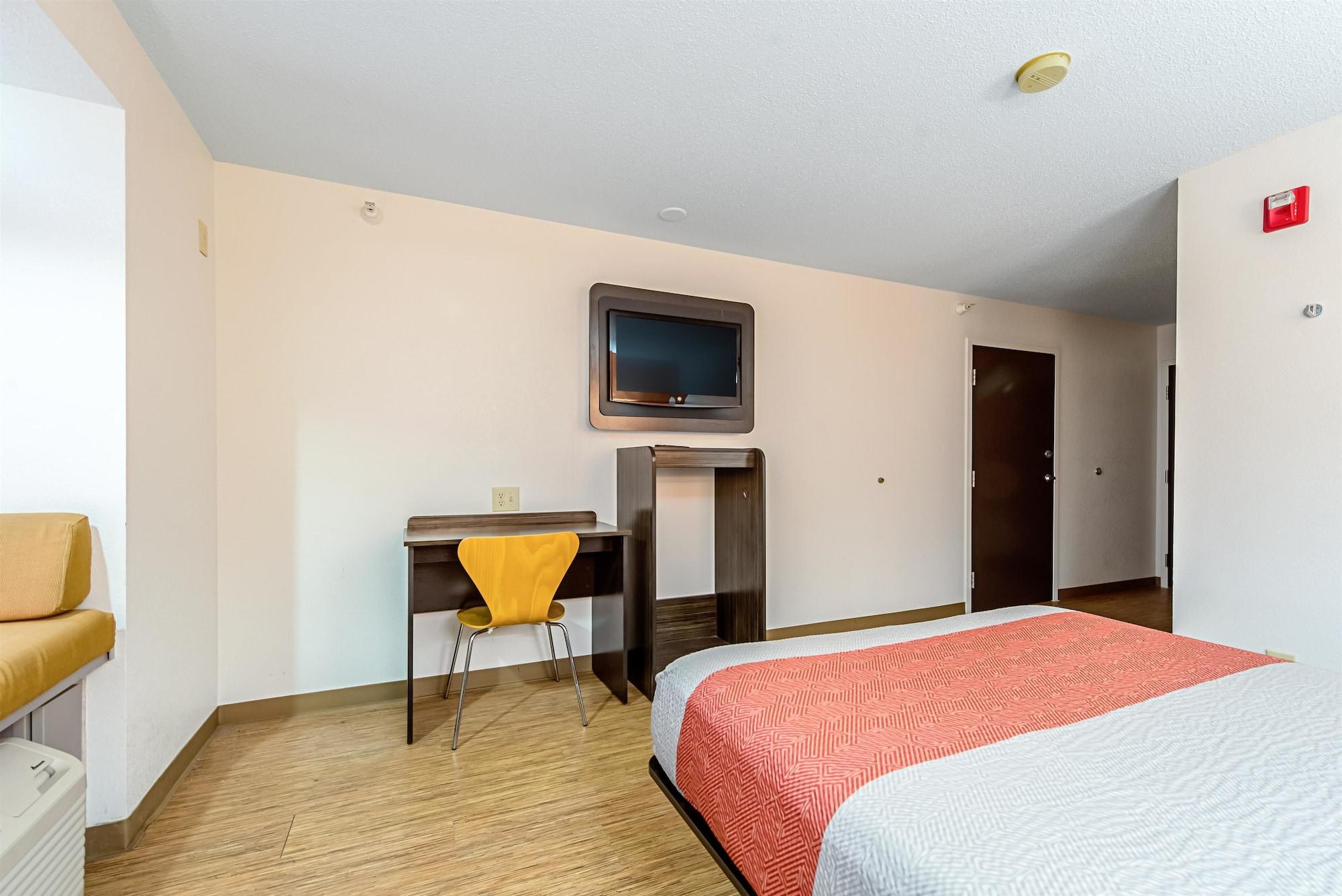 Motel 6 Indianapolis Carmel Bagian luar foto