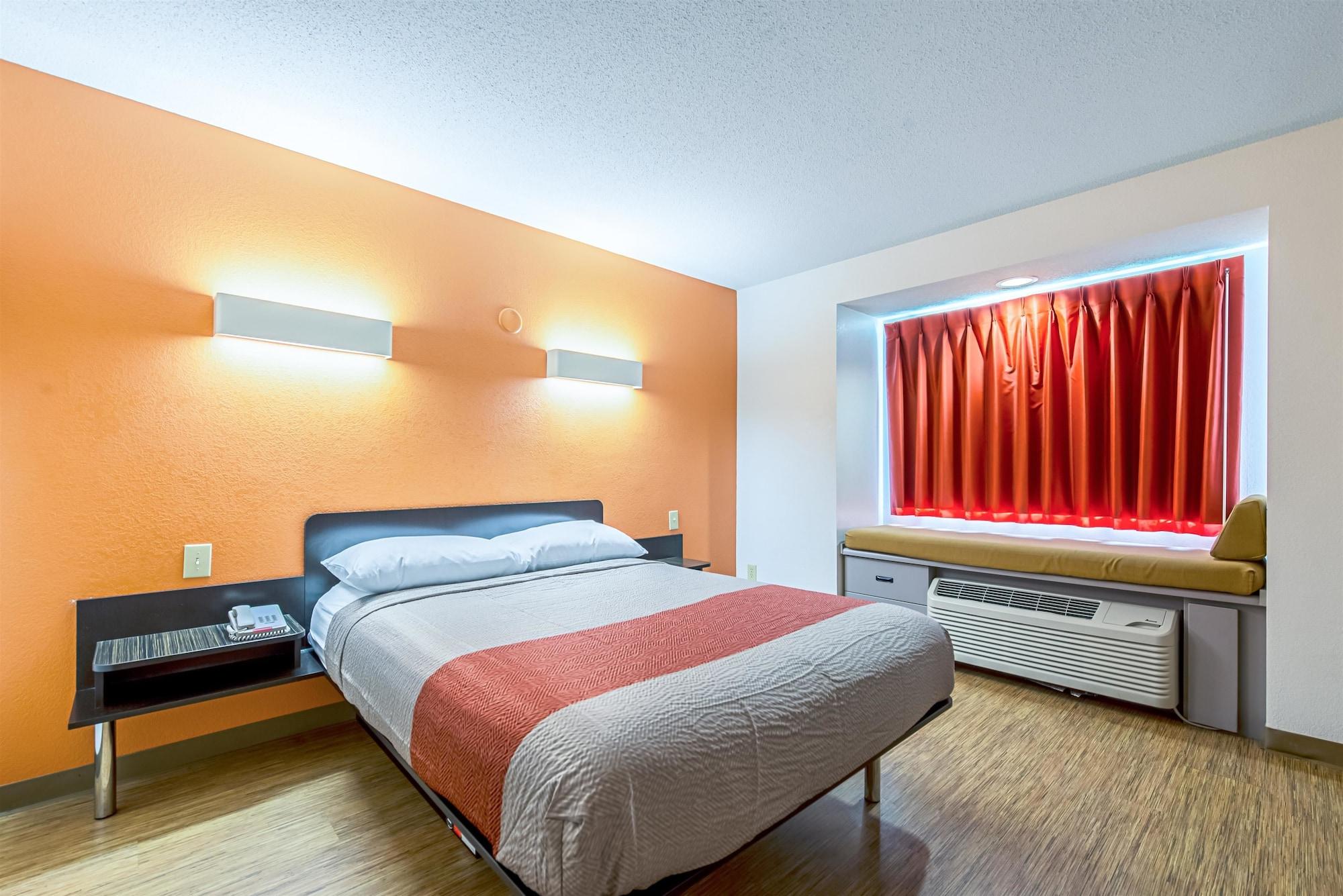 Motel 6 Indianapolis Carmel Bagian luar foto