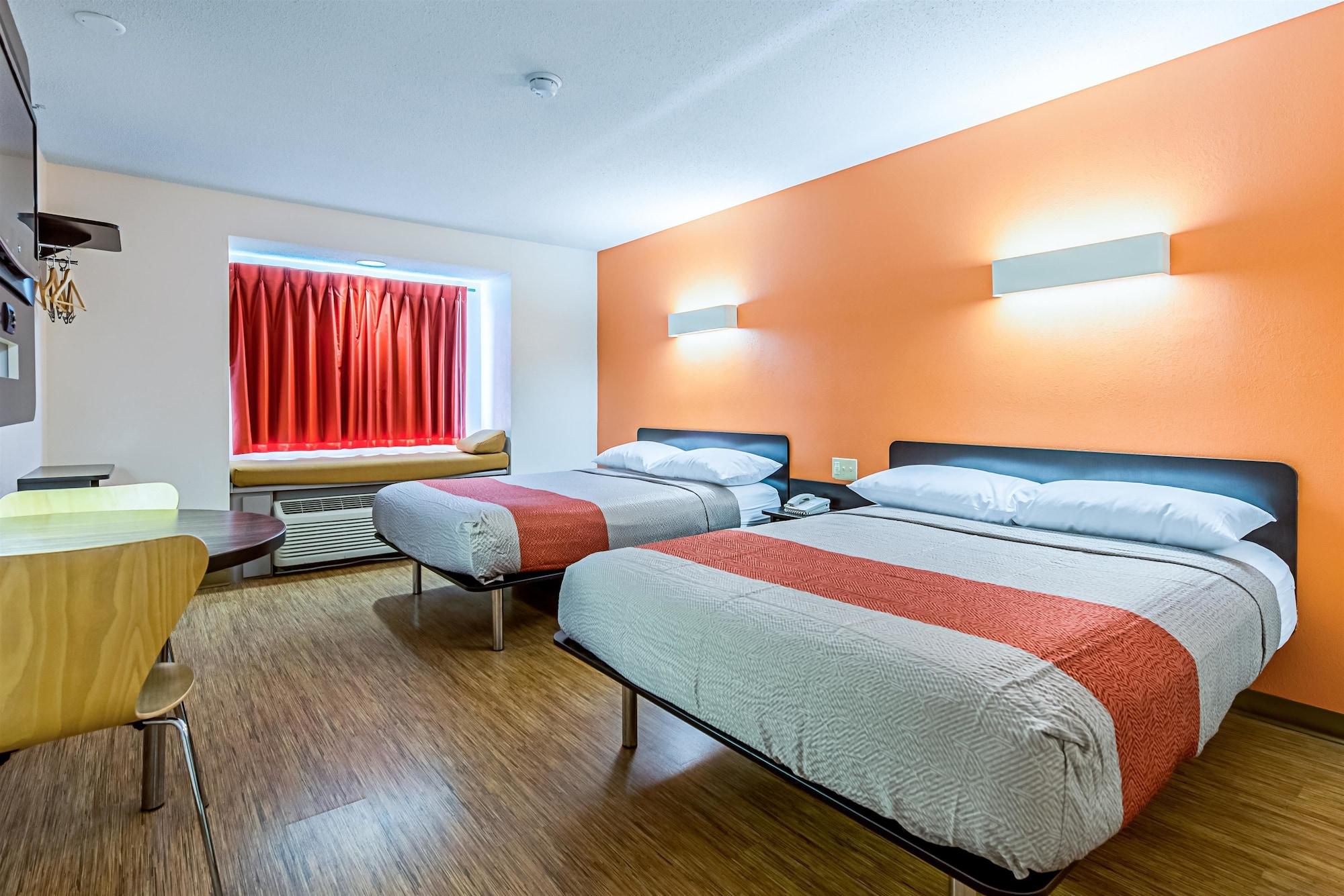 Motel 6 Indianapolis Carmel Bagian luar foto