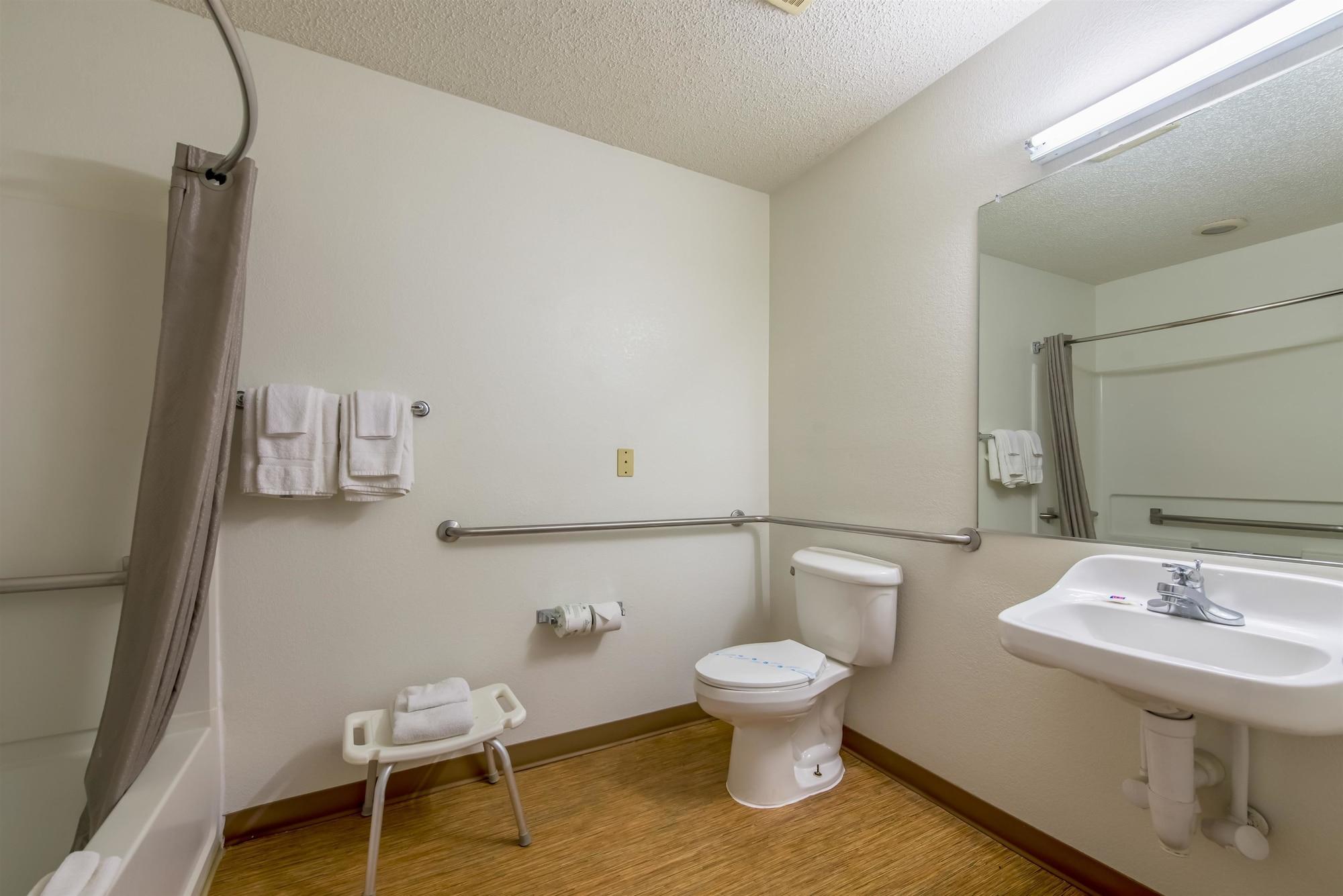Motel 6 Indianapolis Carmel Bagian luar foto
