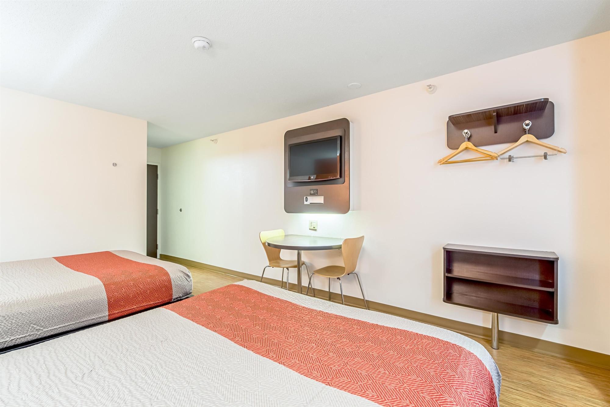 Motel 6 Indianapolis Carmel Bagian luar foto