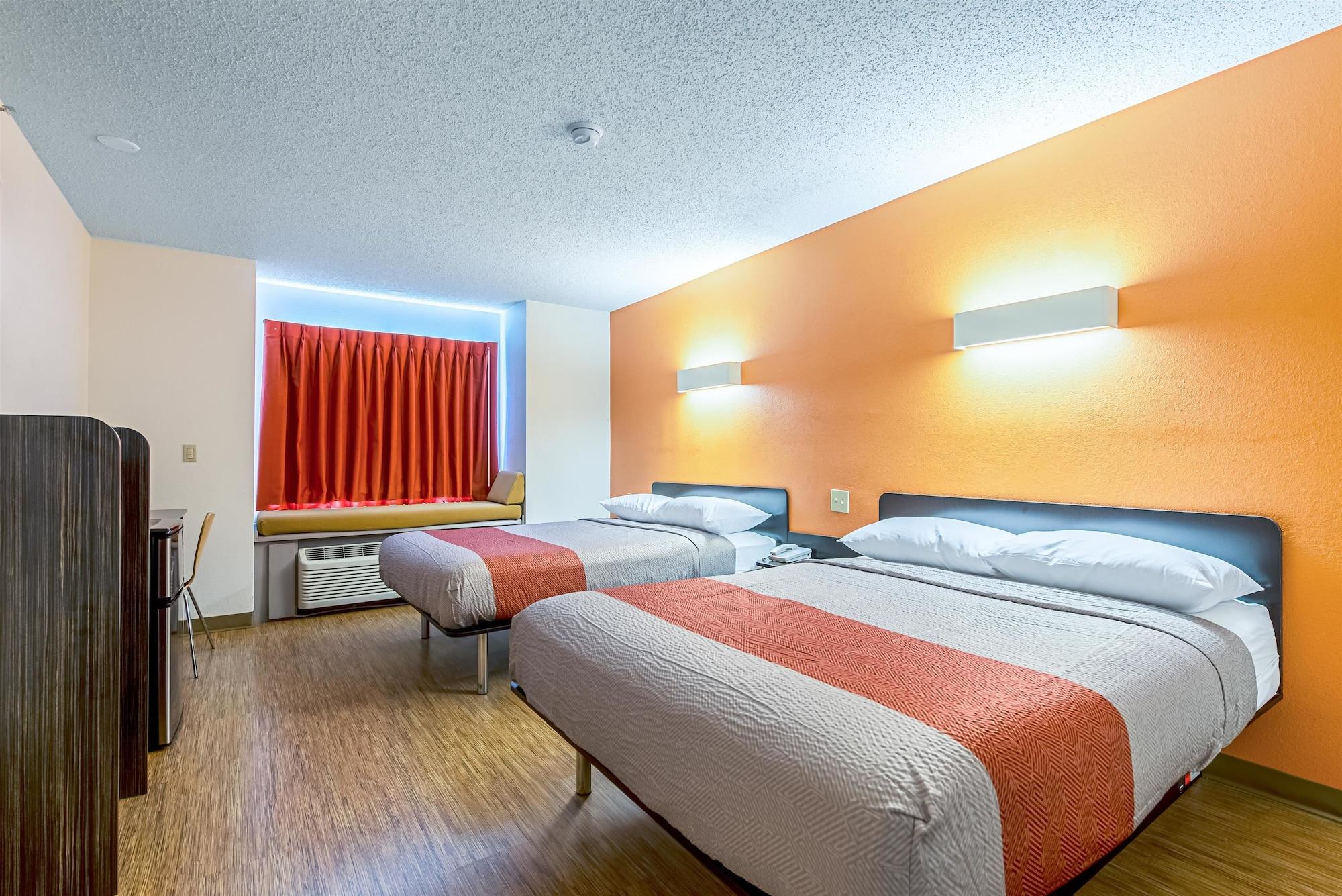 Motel 6 Indianapolis Carmel Bagian luar foto