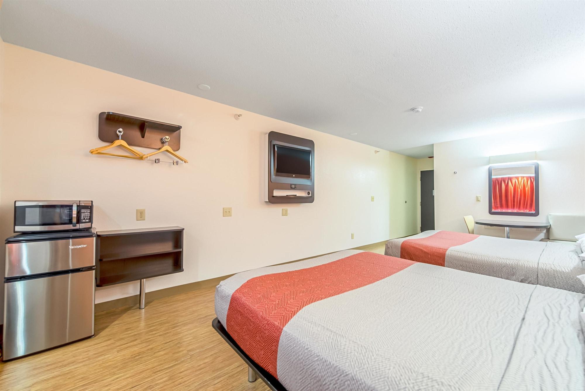 Motel 6 Indianapolis Carmel Bagian luar foto