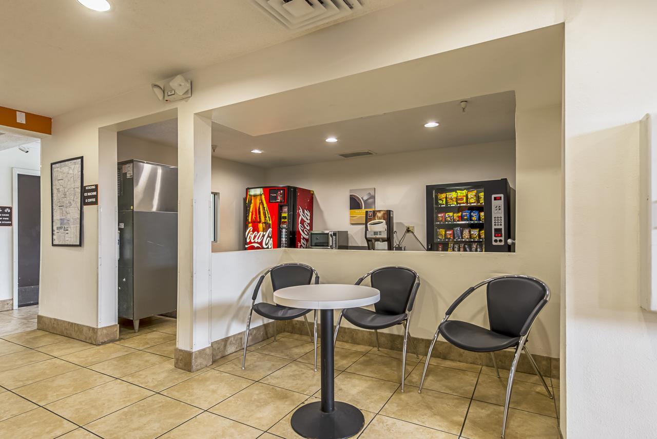 Motel 6 Indianapolis Carmel Bagian luar foto