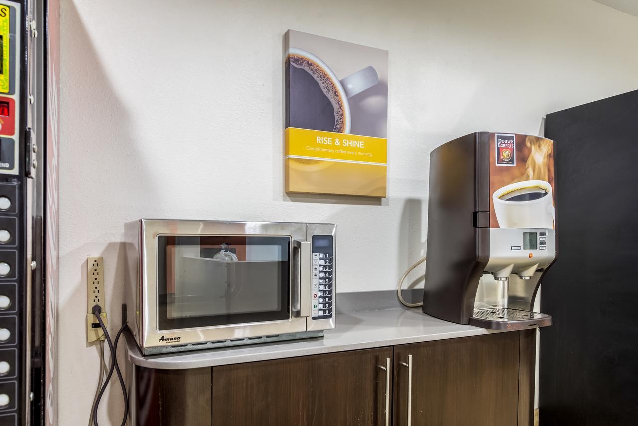 Motel 6 Indianapolis Carmel Bagian luar foto