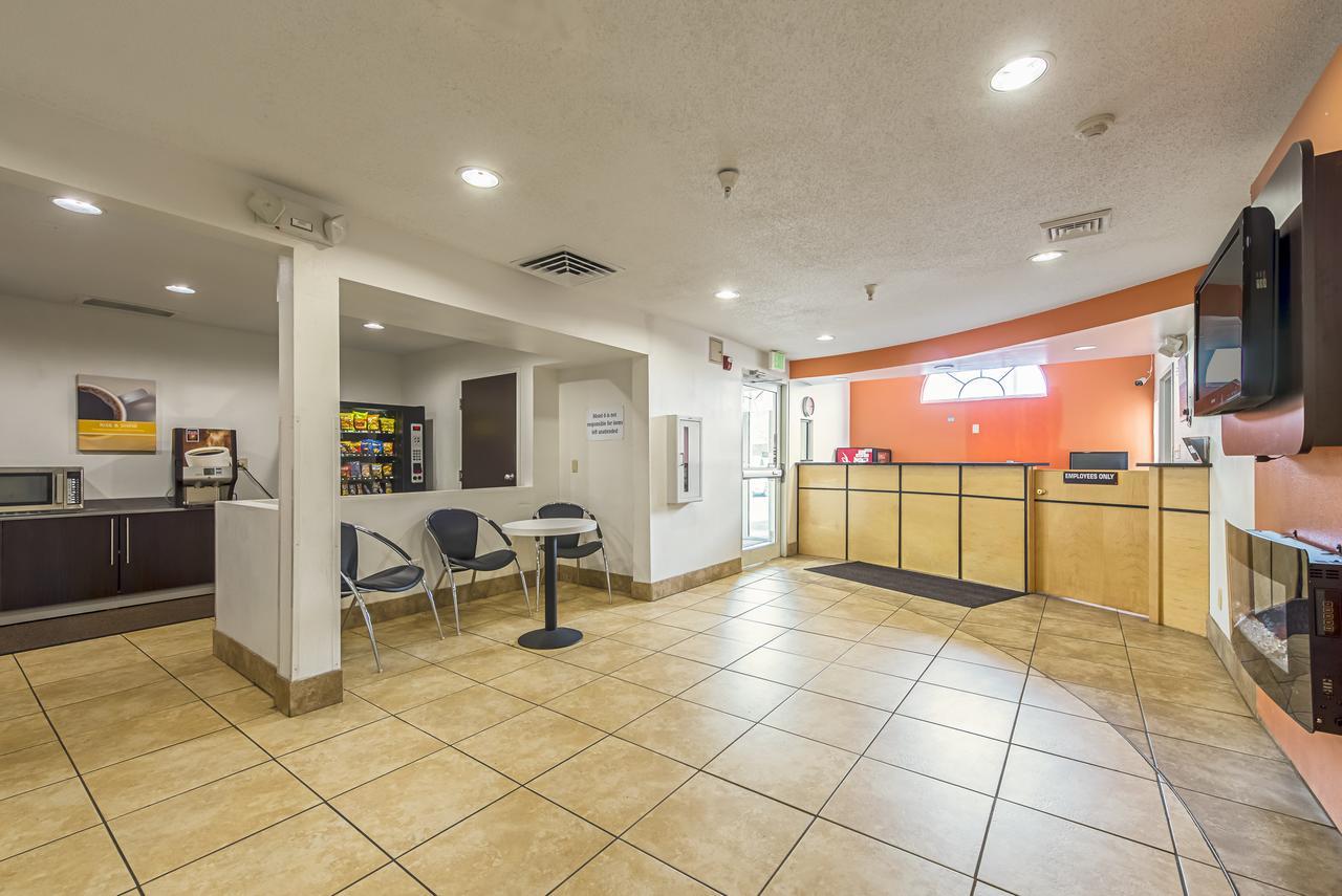 Motel 6 Indianapolis Carmel Bagian luar foto