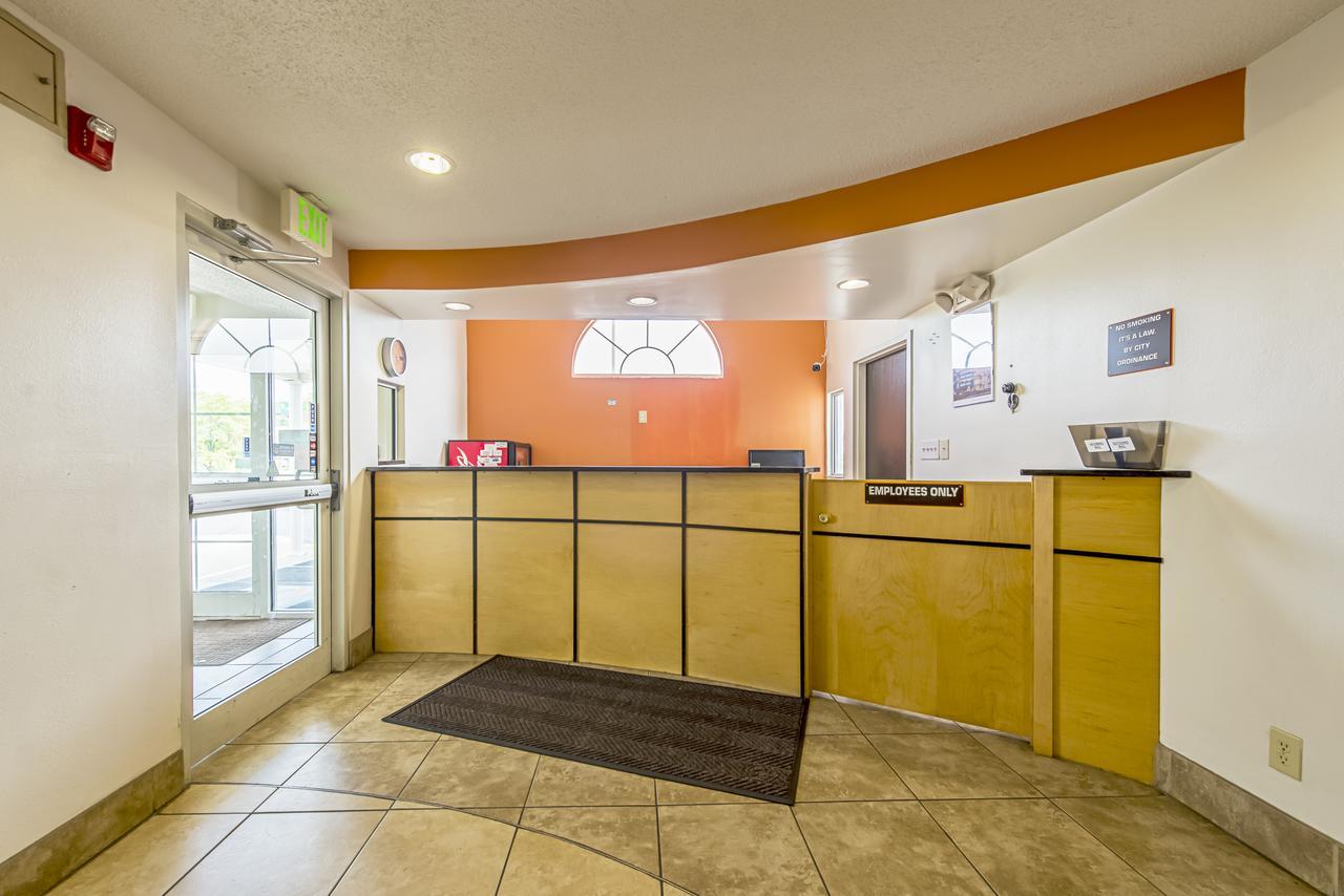 Motel 6 Indianapolis Carmel Bagian luar foto