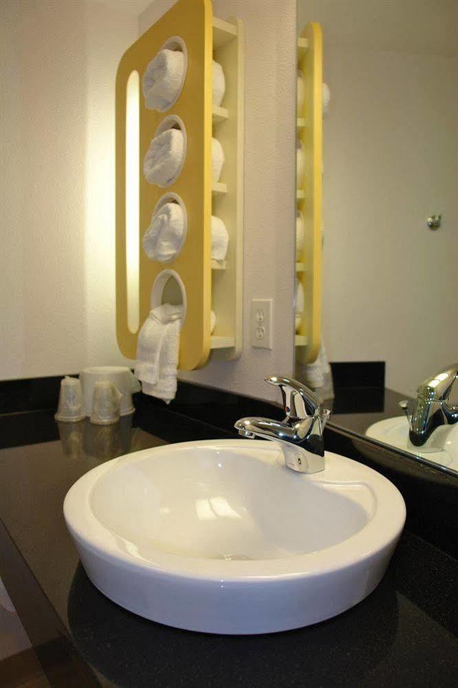 Motel 6 Indianapolis Carmel Bagian luar foto