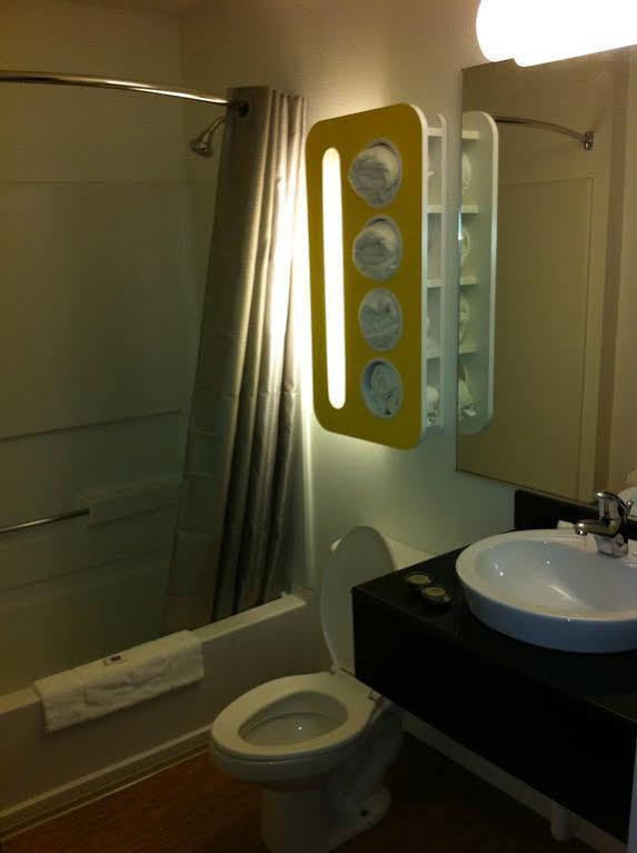 Motel 6 Indianapolis Carmel Bagian luar foto